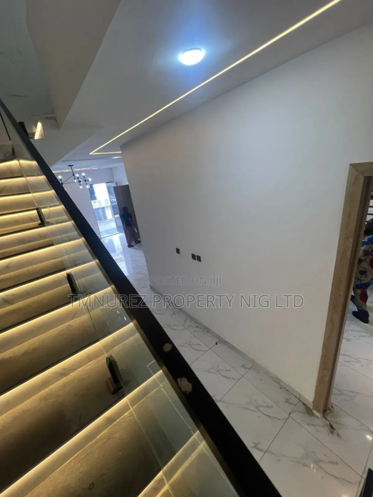 4bdrm Duplex in Orchild Road, Chevron for rent in Chevron