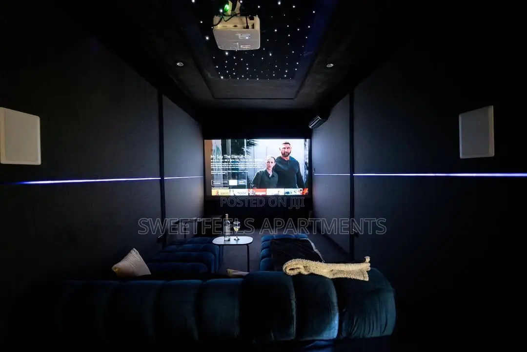 2 Bedroom Cozy Apartment With Private Cinema in Banana Island