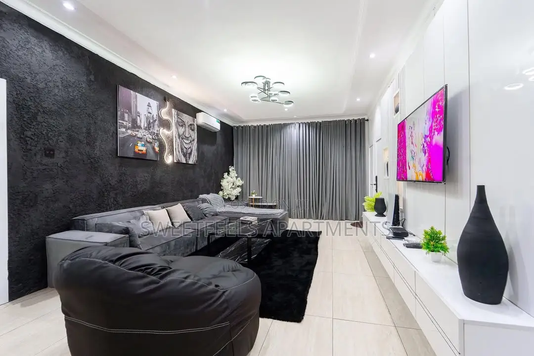 2 Bedroom Cozy Apartment With Private Cinema in Banana Island
