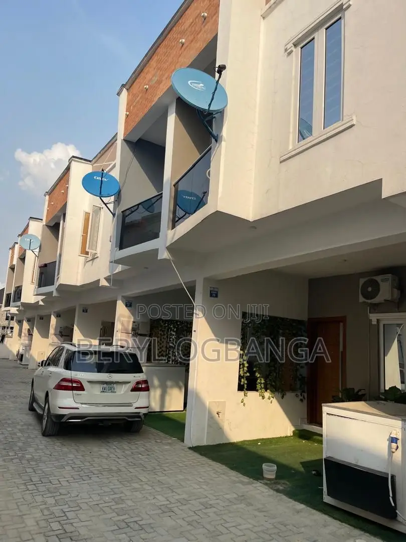 3bdrm Duplex in Ikota for sale in Ikota