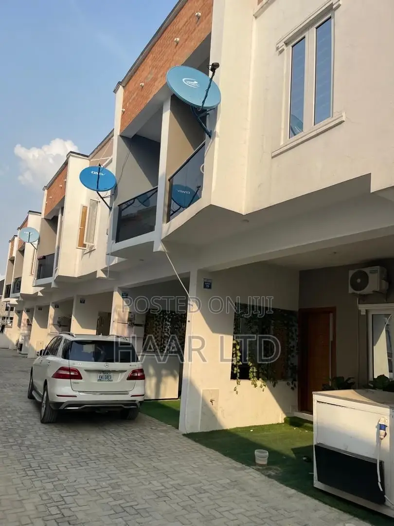 3bdrm Duplex in Ikota for sale in Ikota