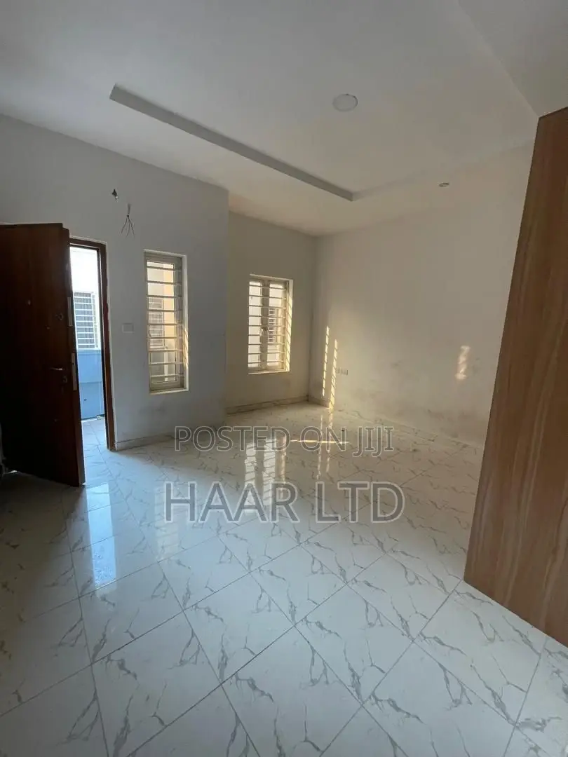 3bdrm Duplex in Ikota for sale in Ikota