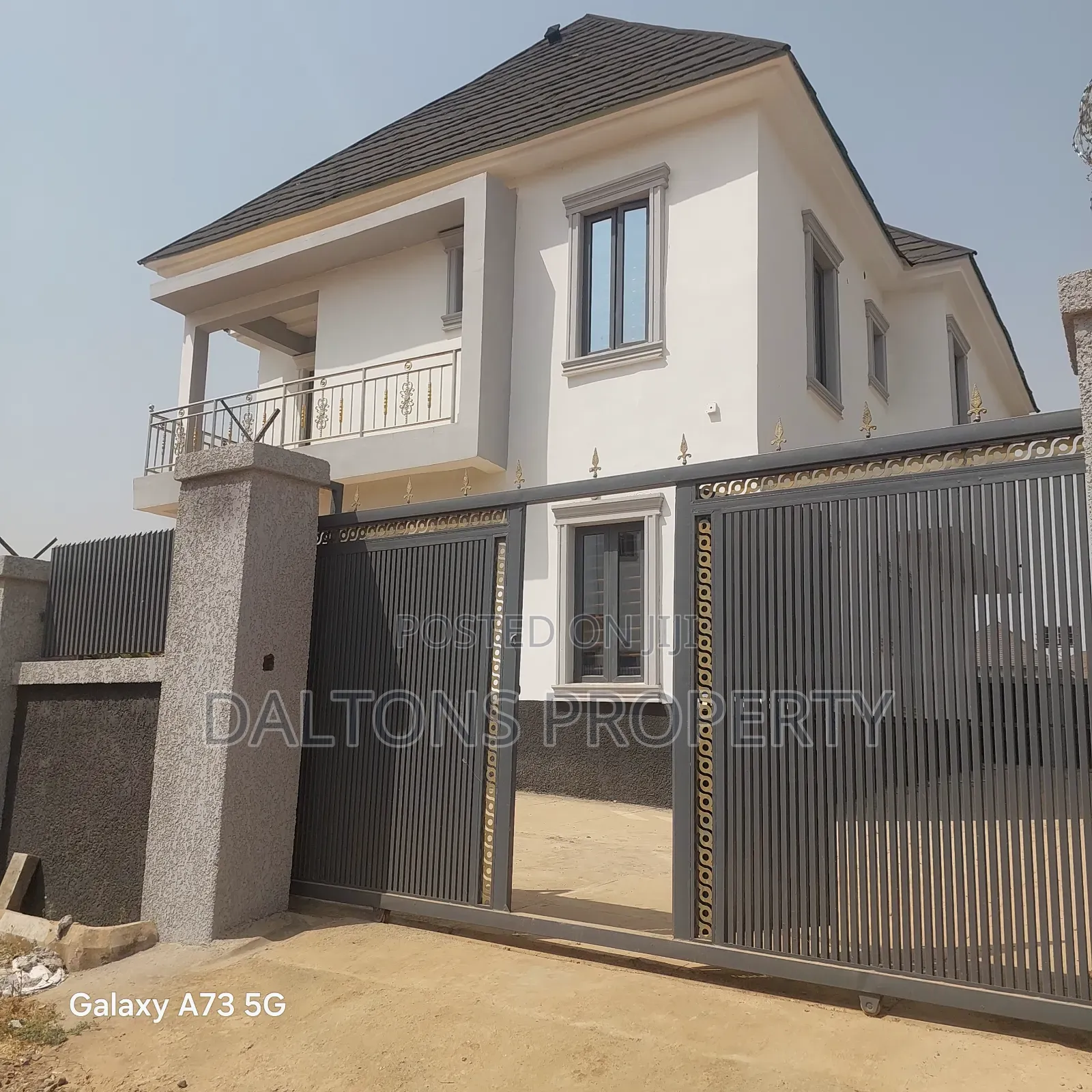 4bdrm Duplex in Gold City, Lugbe District for sale in Lugbe District