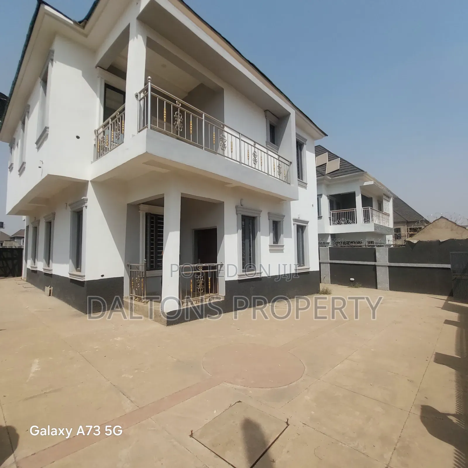 4bdrm Duplex in Gold City, Lugbe District for sale in Lugbe District