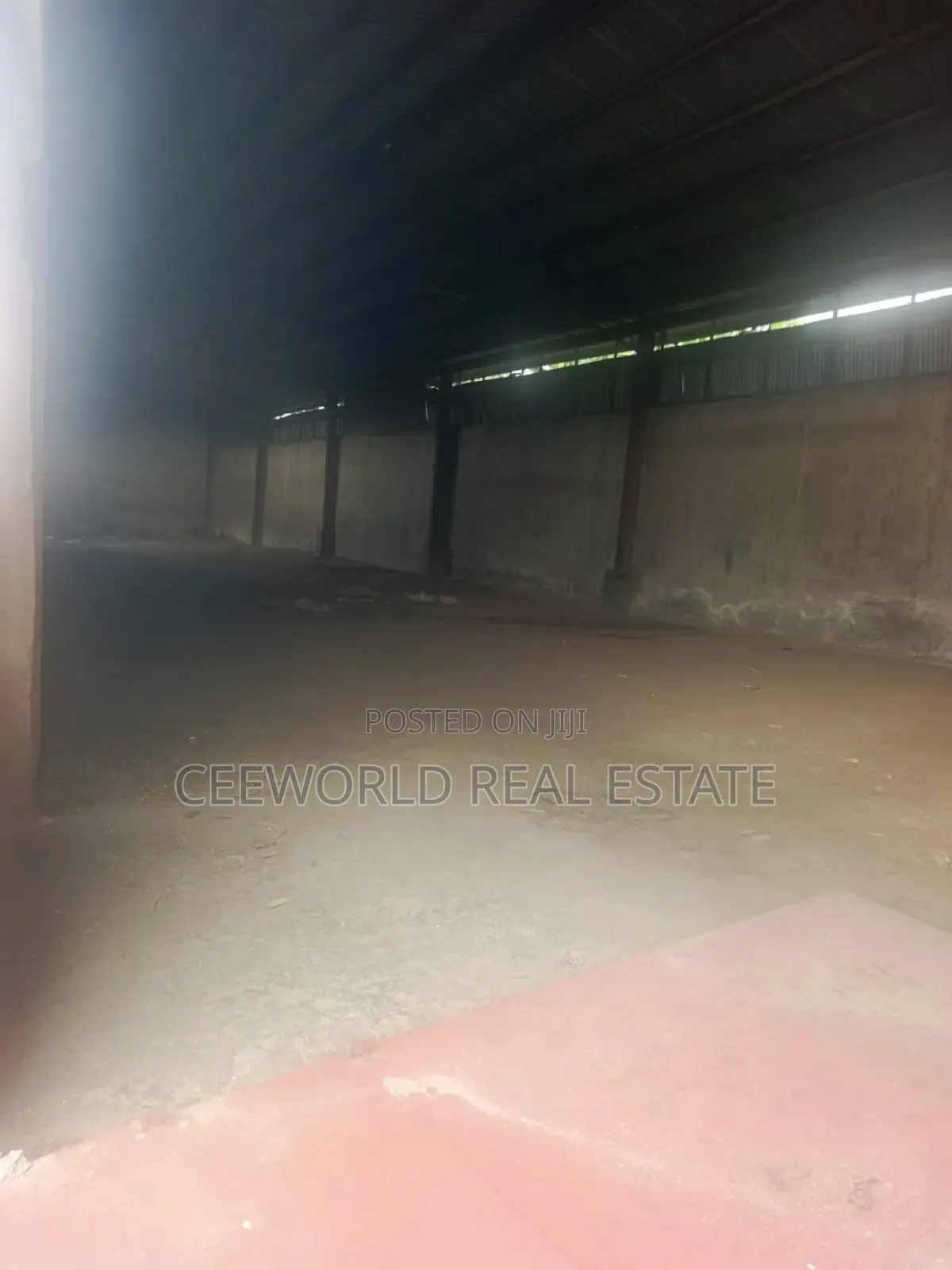 2000sqm of Ware House at Podo Off New Garage in CHallenge / Ibadan