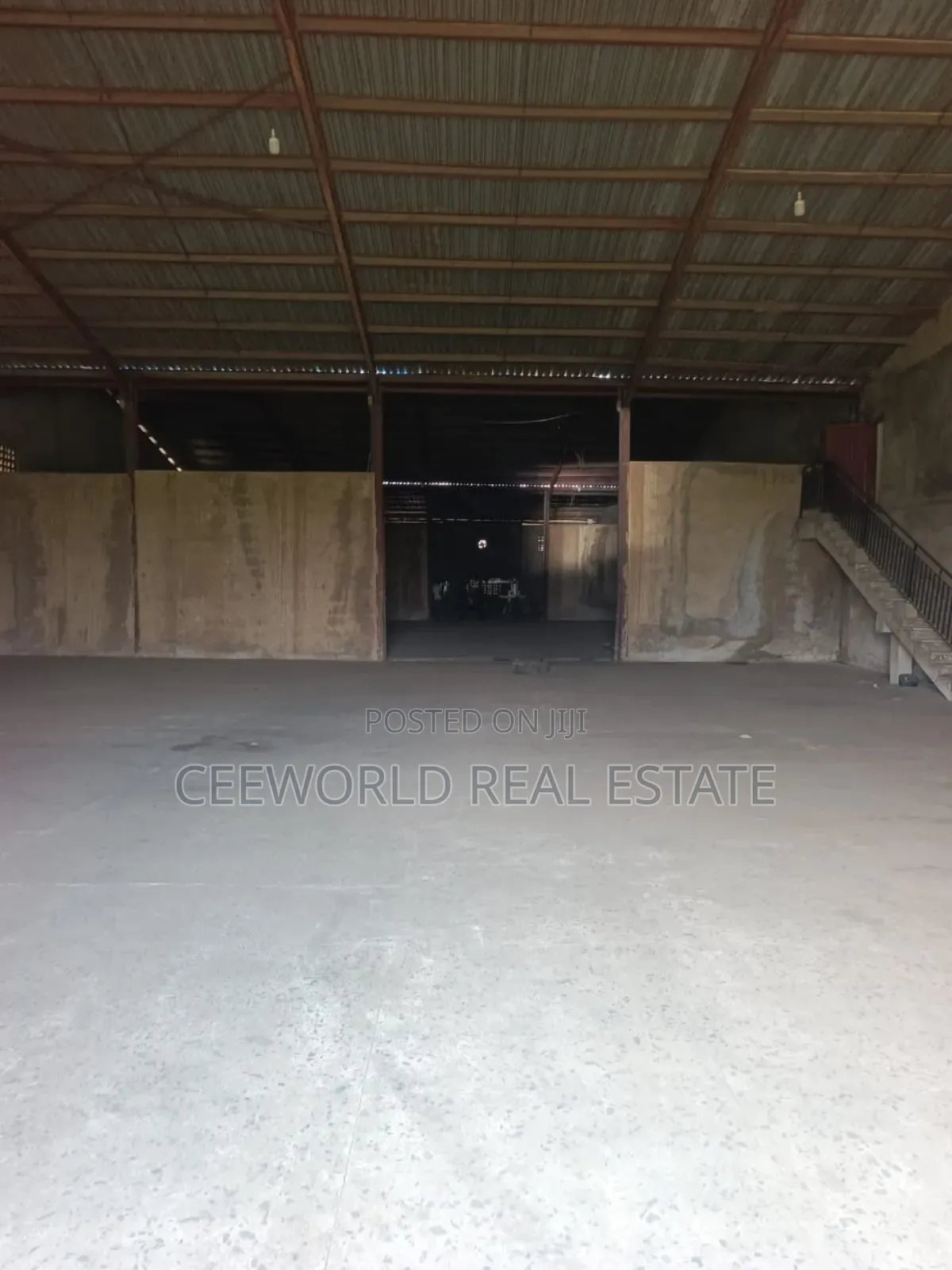 2000sqm of Ware House at Podo Off New Garage in CHallenge / Ibadan