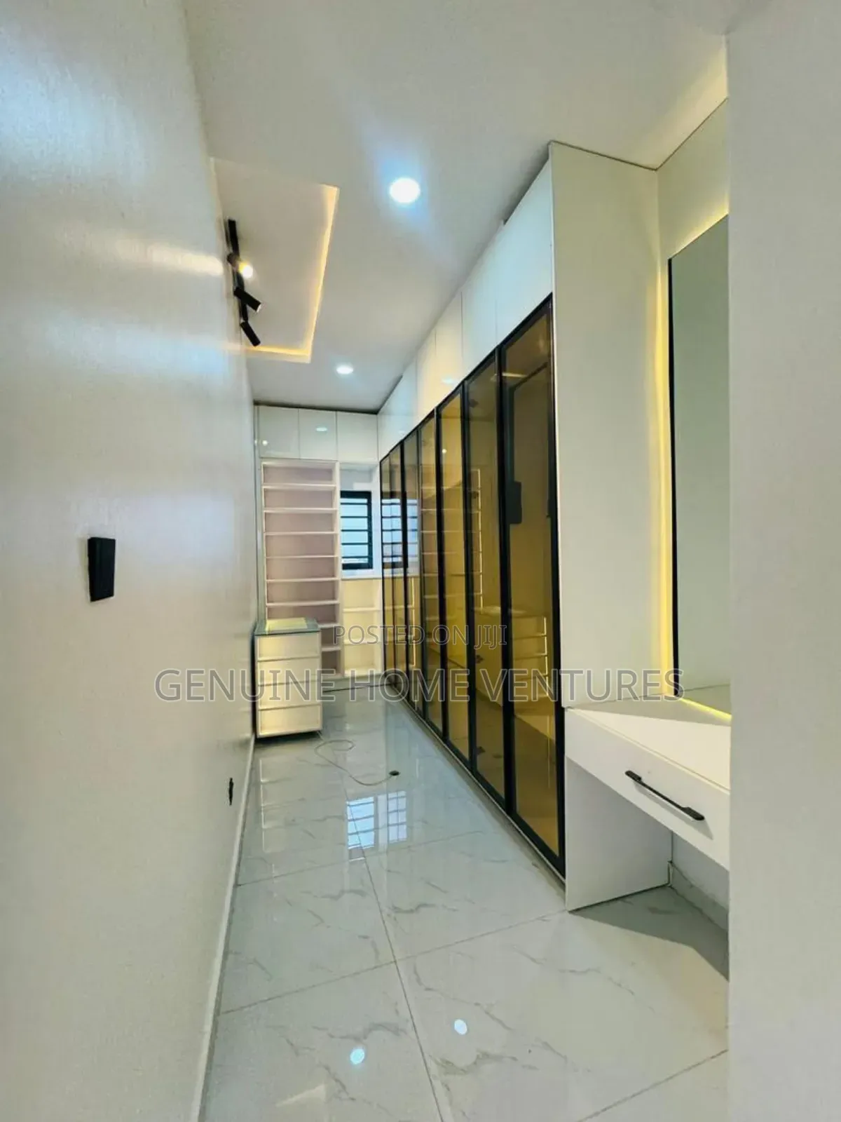 4bdrm Duplex in Oba Akran for sale in Oba Akran