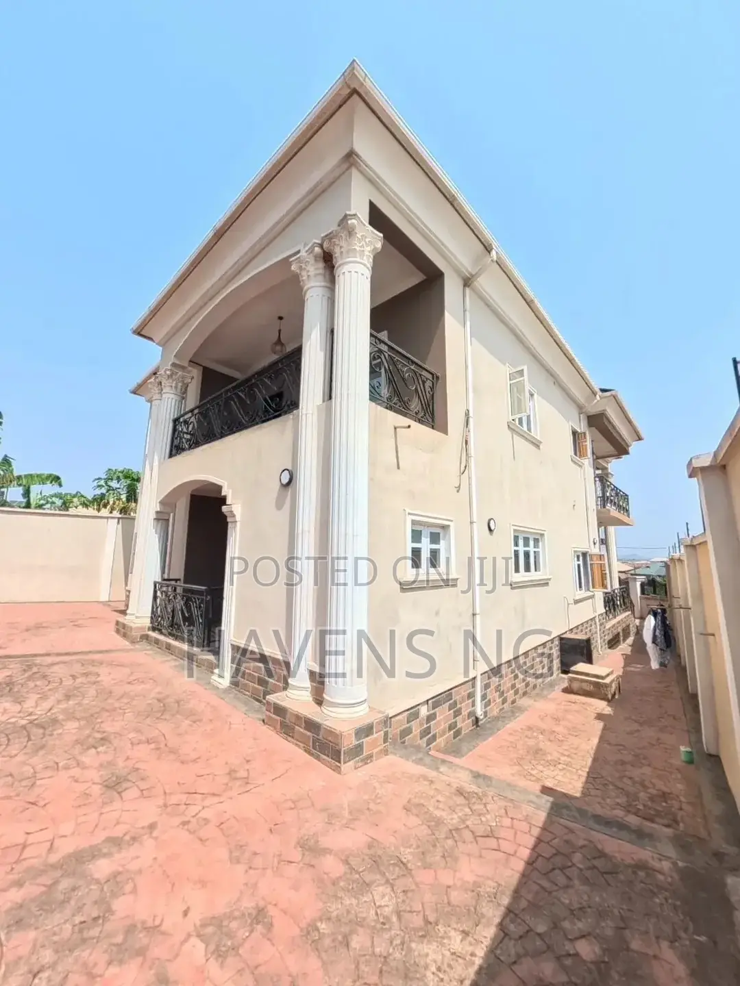 5bdrm Duplex in Ido for sale in Ido