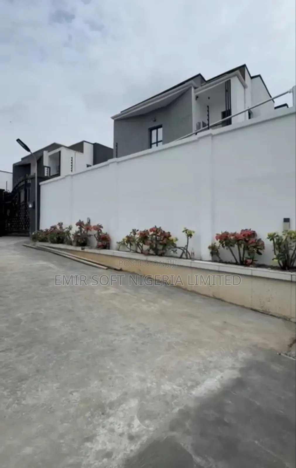 4bdrm Duplex in Alalubosa for sale in Alalubosa