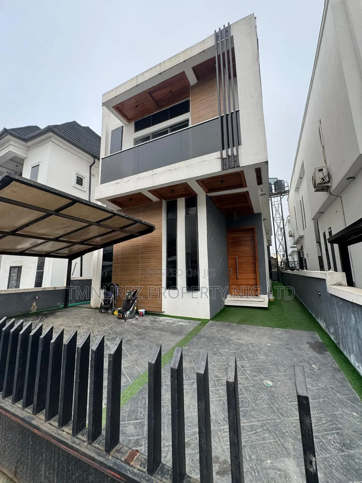 4bdrm Duplex in Chevron for rent in Chevron