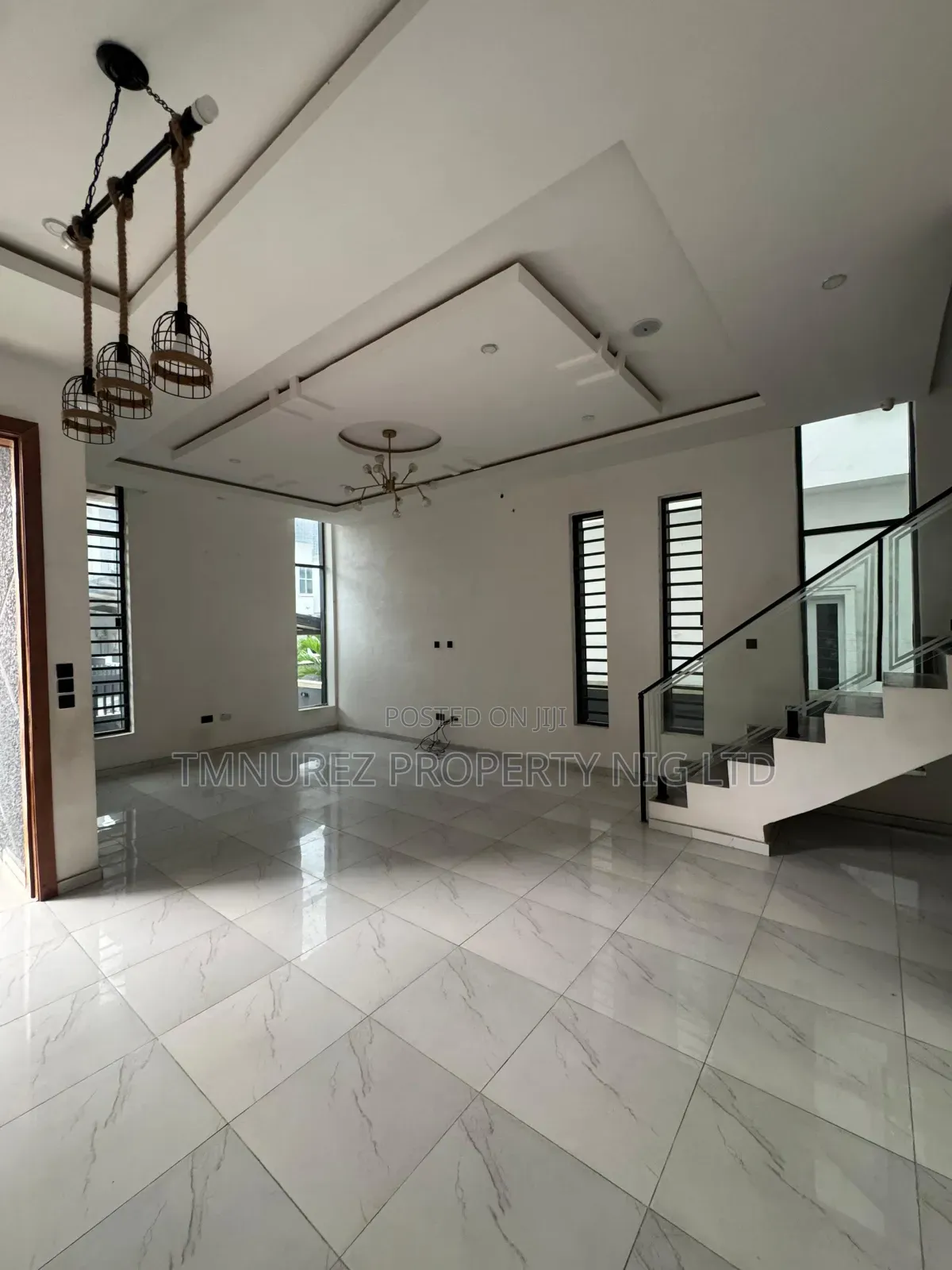 4bdrm Duplex in Chevron for rent in Chevron