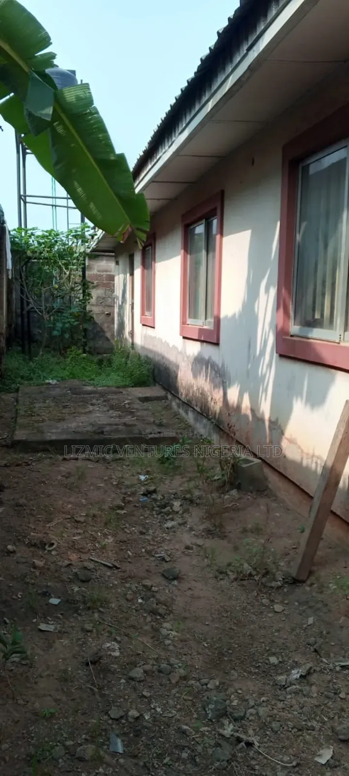 3bdrm Bungalow in Isuti Rd, Ikotun / Ikotun/Igando for sale in Ikotun / Ikotun/Igando