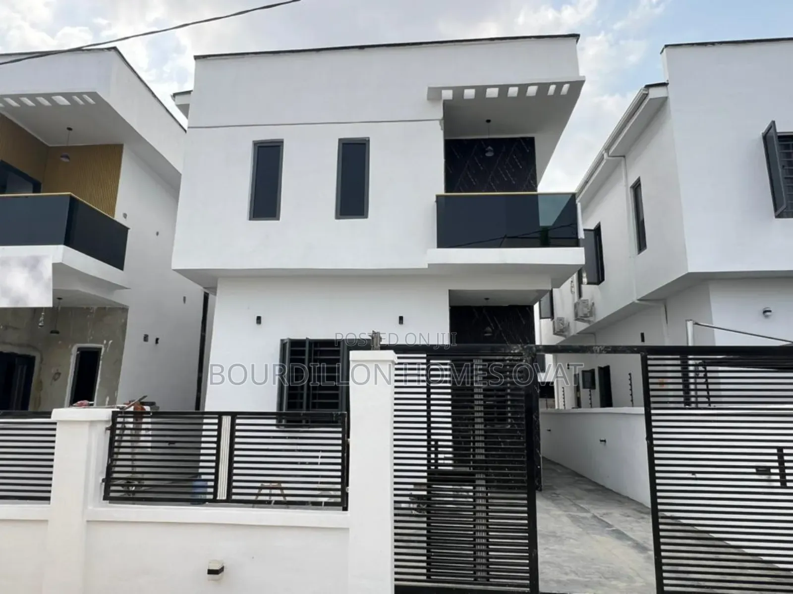 4bdrm Duplex in Ikota Lagos State for sale in Ikota