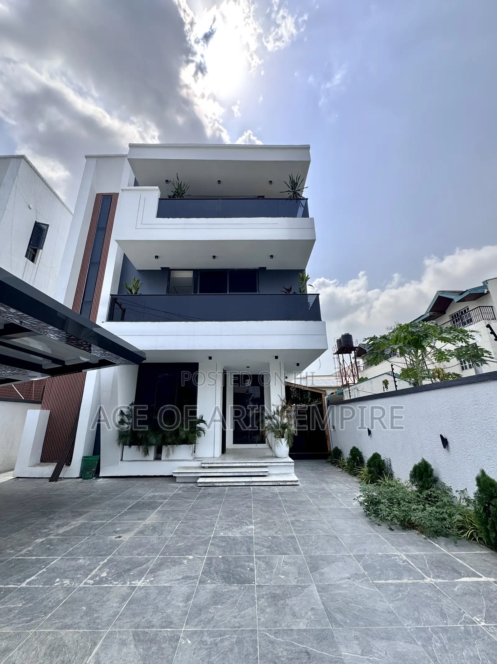 5bdrm Duplex in Lekki Phase 1 for sale in Lekki Phase 1