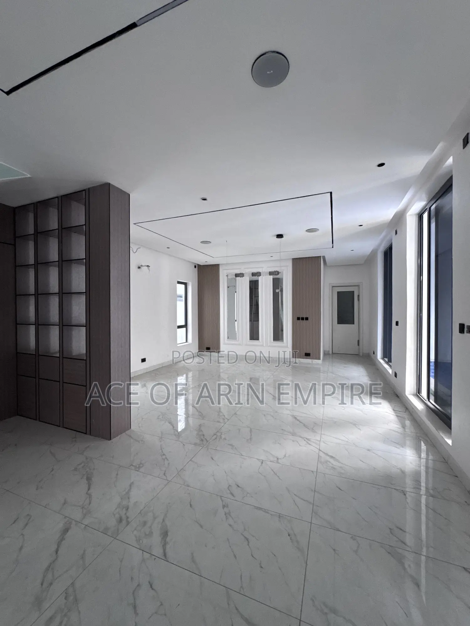 5bdrm Duplex in Lekki Phase 1 for sale in Lekki Phase 1