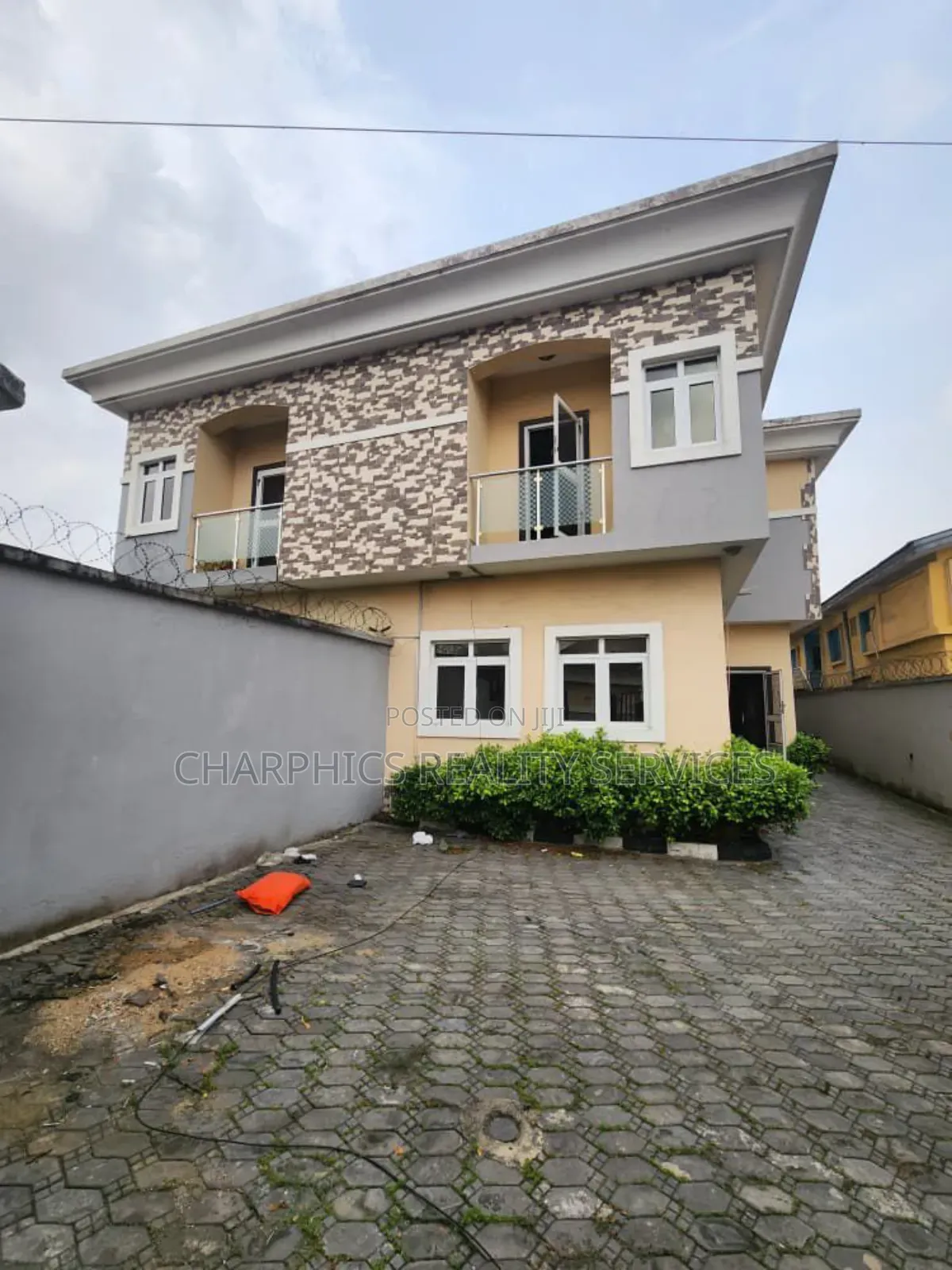 5bdrm Duplex in Ogunlana for sale in Ogunlana