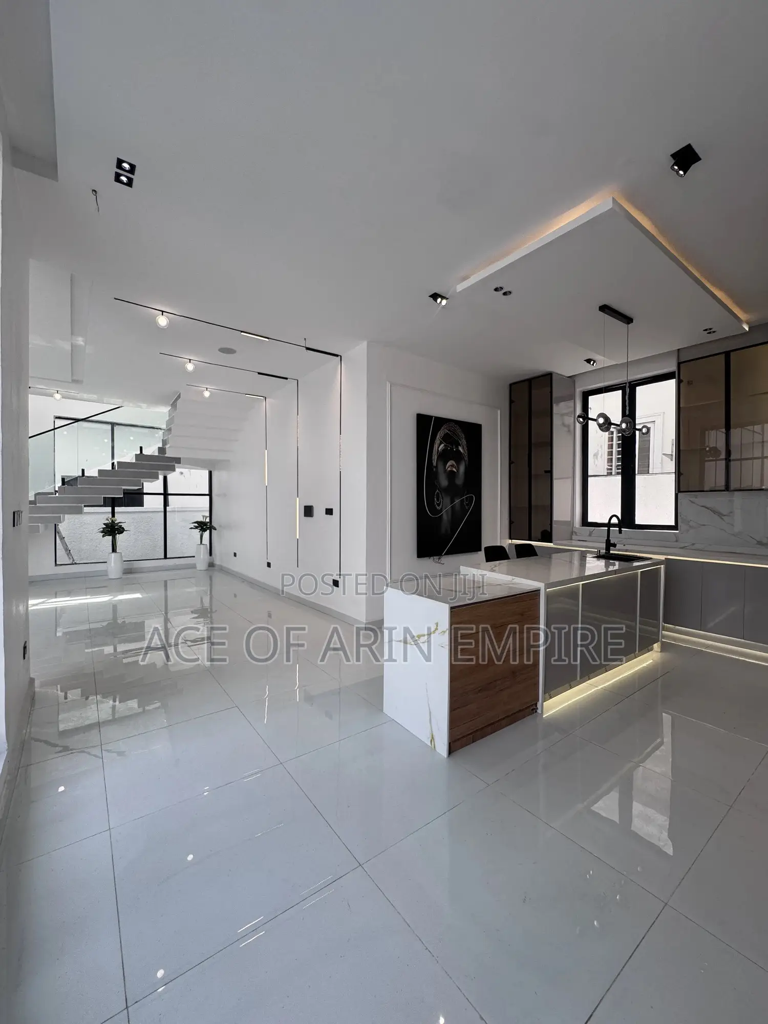 5bdrm Duplex in Chevron Estate. for sale in Chevron