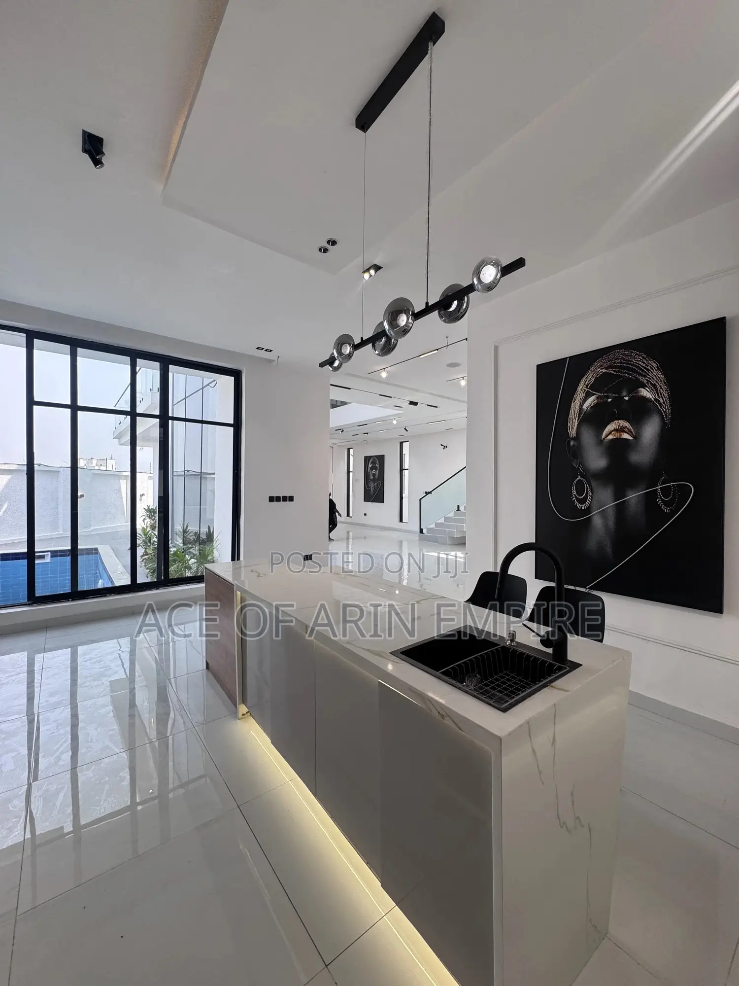 5bdrm Duplex in Chevron Estate. for sale in Chevron