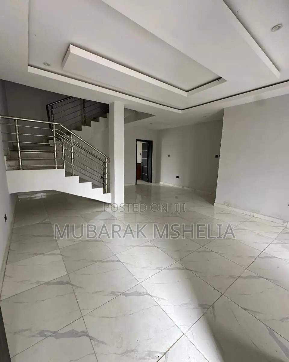 4bdrm Duplex in Gaduwa for sale in Gaduwa