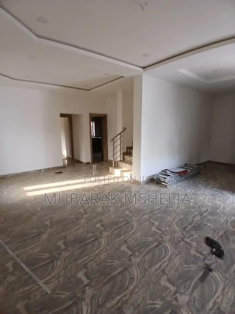 4bdrm Duplex in Kado for sale in Kado