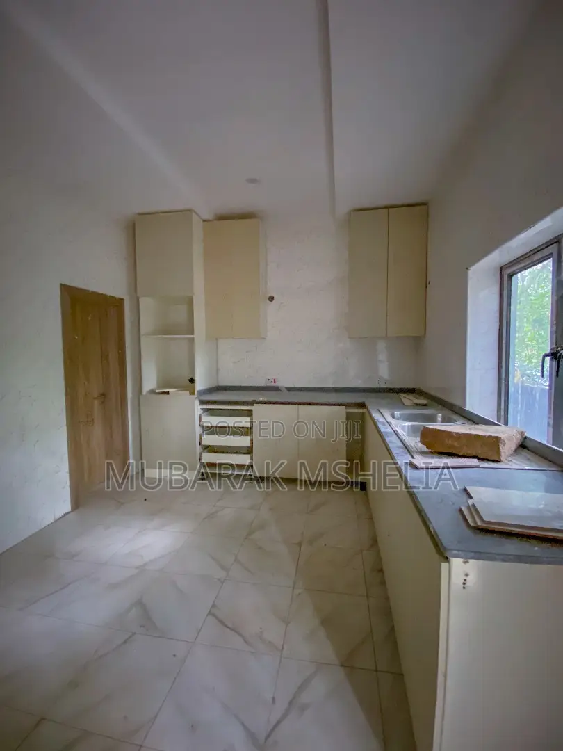 4bdrm Duplex in Zone 5 / Wuse for sale in Zone 5 / Wuse