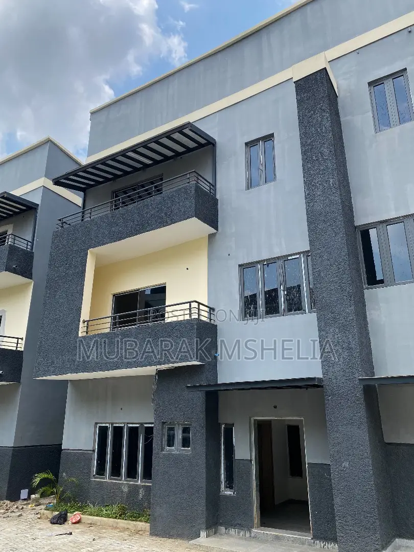 4bdrm Duplex in Zone 5 / Wuse for sale in Zone 5 / Wuse