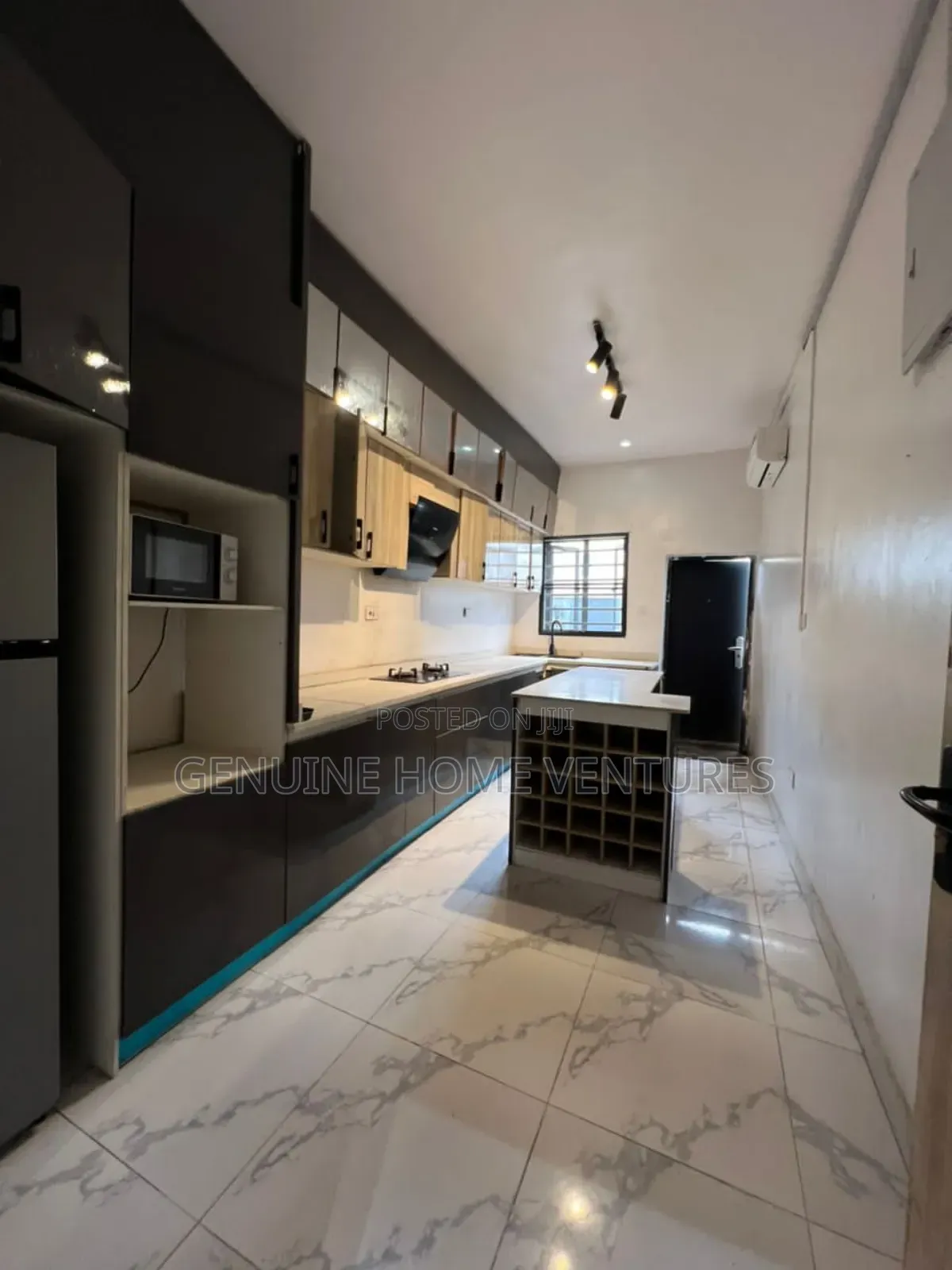 Furnished 4bdrm Duplex in Orchid, Chevron for sale in Chevron