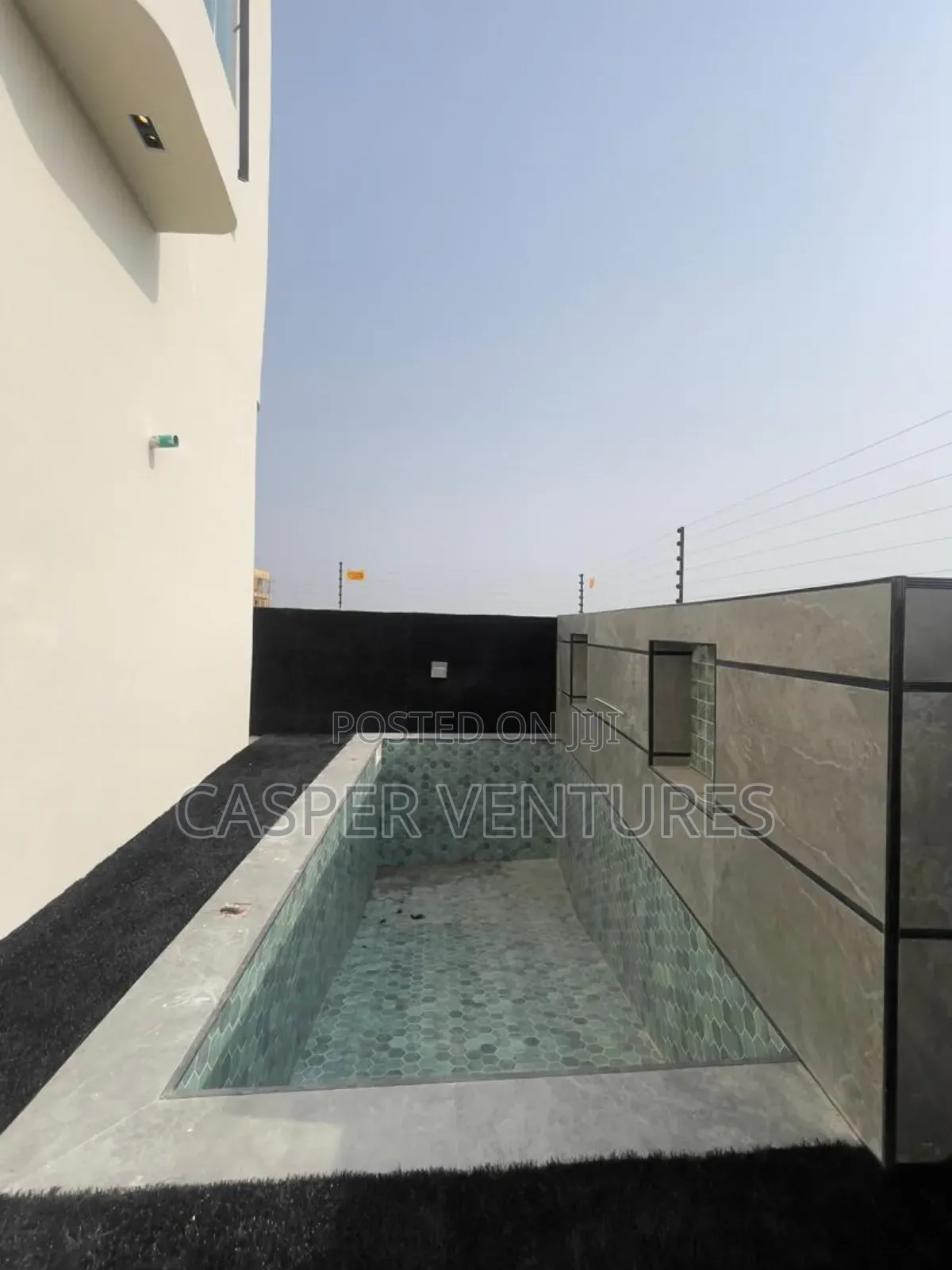 5bdrm Duplex in Admiralty Way, Lekki Phase 1 for sale in Lekki Phase 1