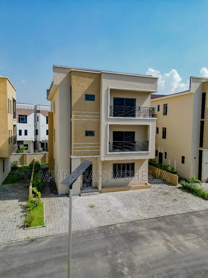 6bdrm Duplex in Jahi for sale in Jahi