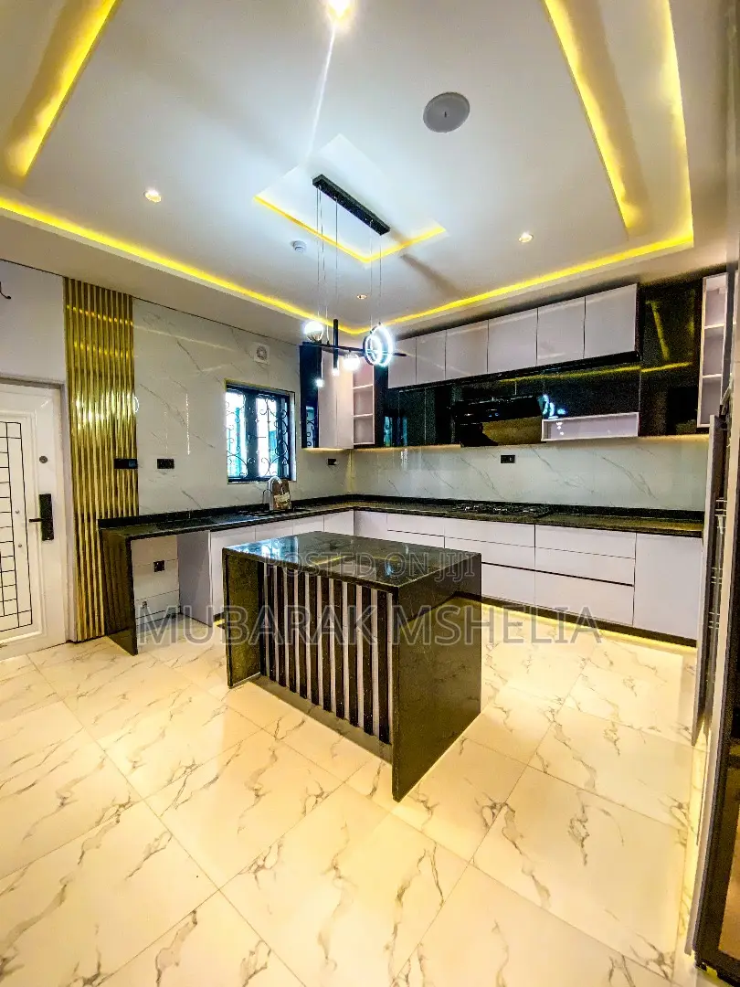 5bdrm Duplex in Kado for sale in Kado