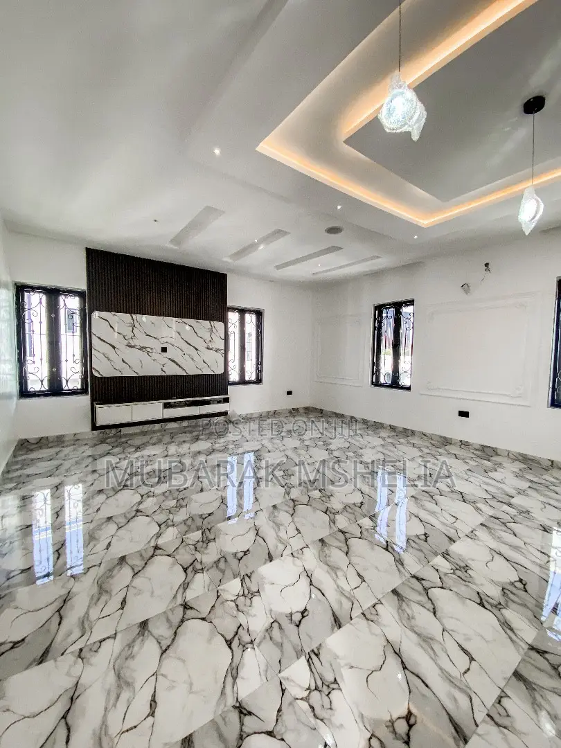 5bdrm Duplex in Kado for sale in Kado