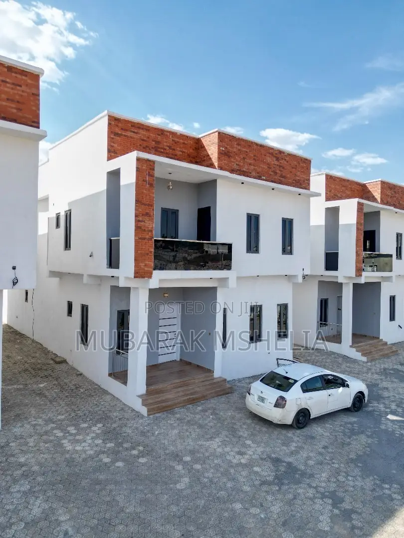 5bdrm Duplex in Guzape District for sale in Guzape District