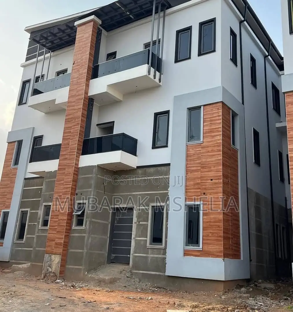 4bdrm Duplex in Jahi for sale in Jahi