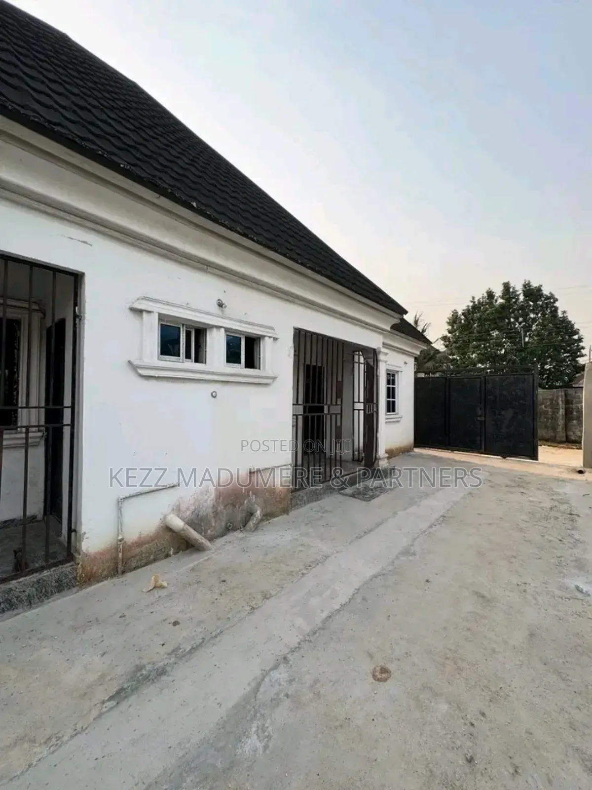 5bdrm Block of Flats in Sars Road, Port for sale in Port-Harcourt