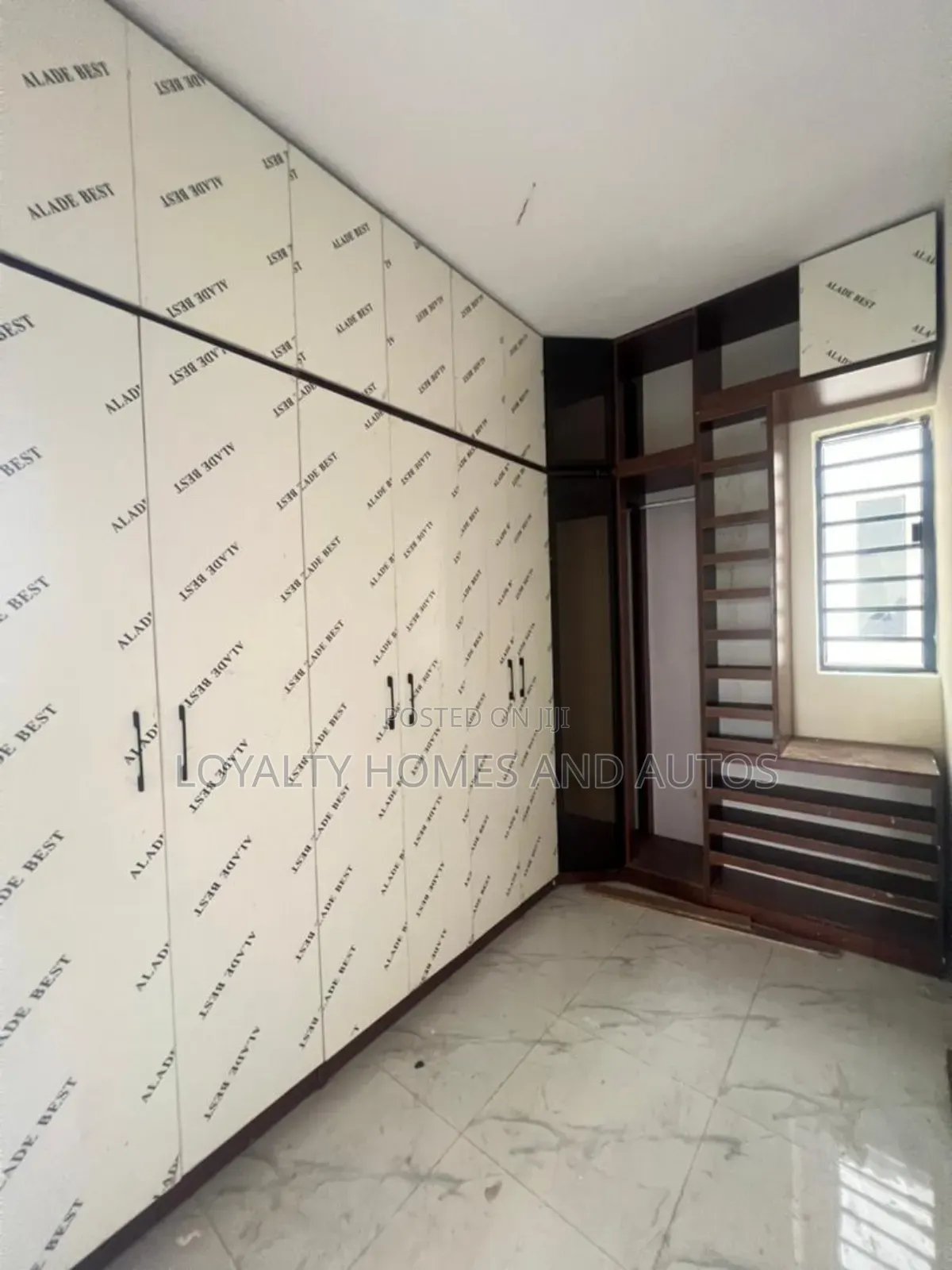 5bdrm Duplex in Omole Phase 1 for sale in Omole Phase 1