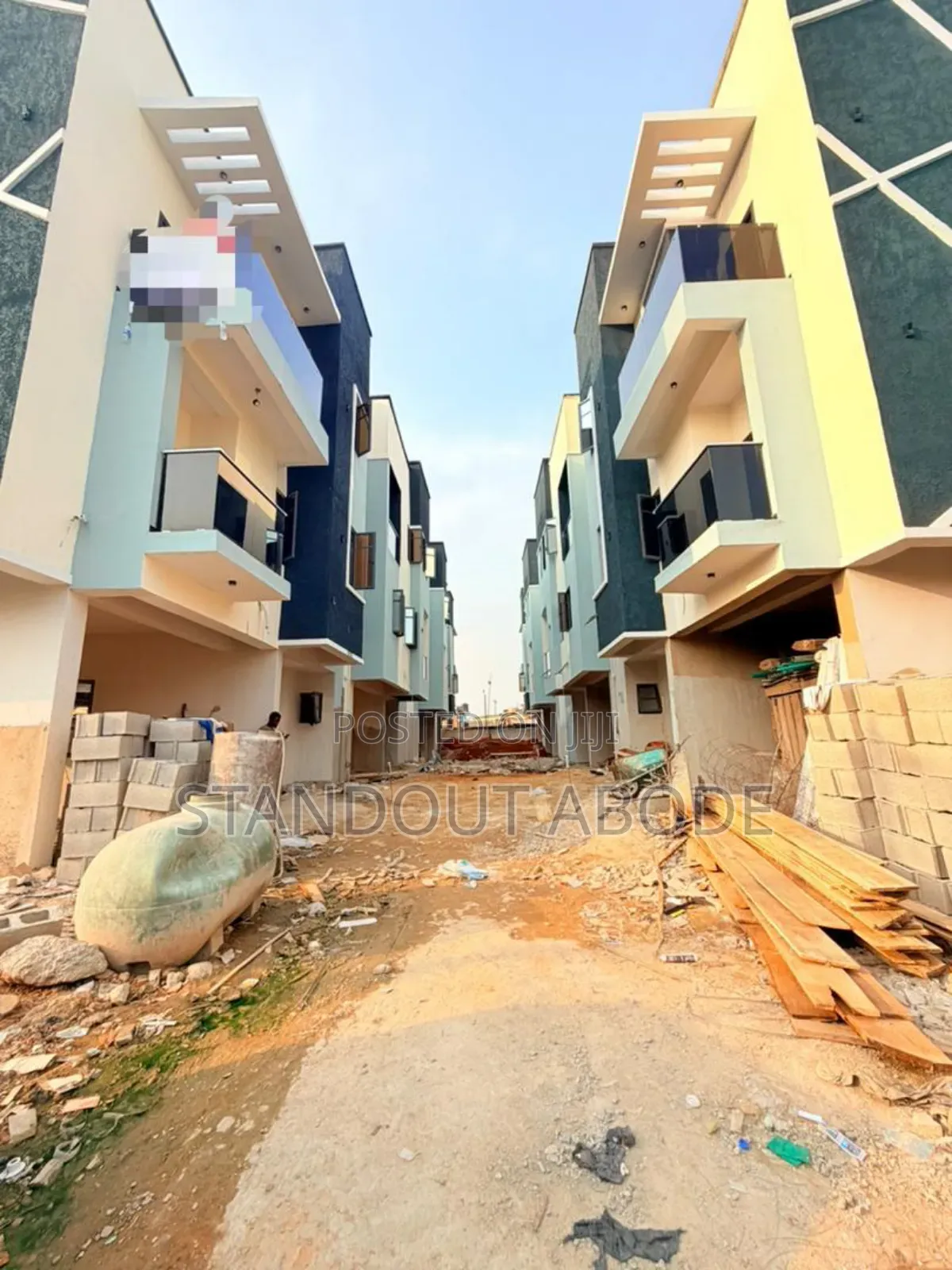4bdrm Duplex in In An Estate, Oregun for sale in Oregun