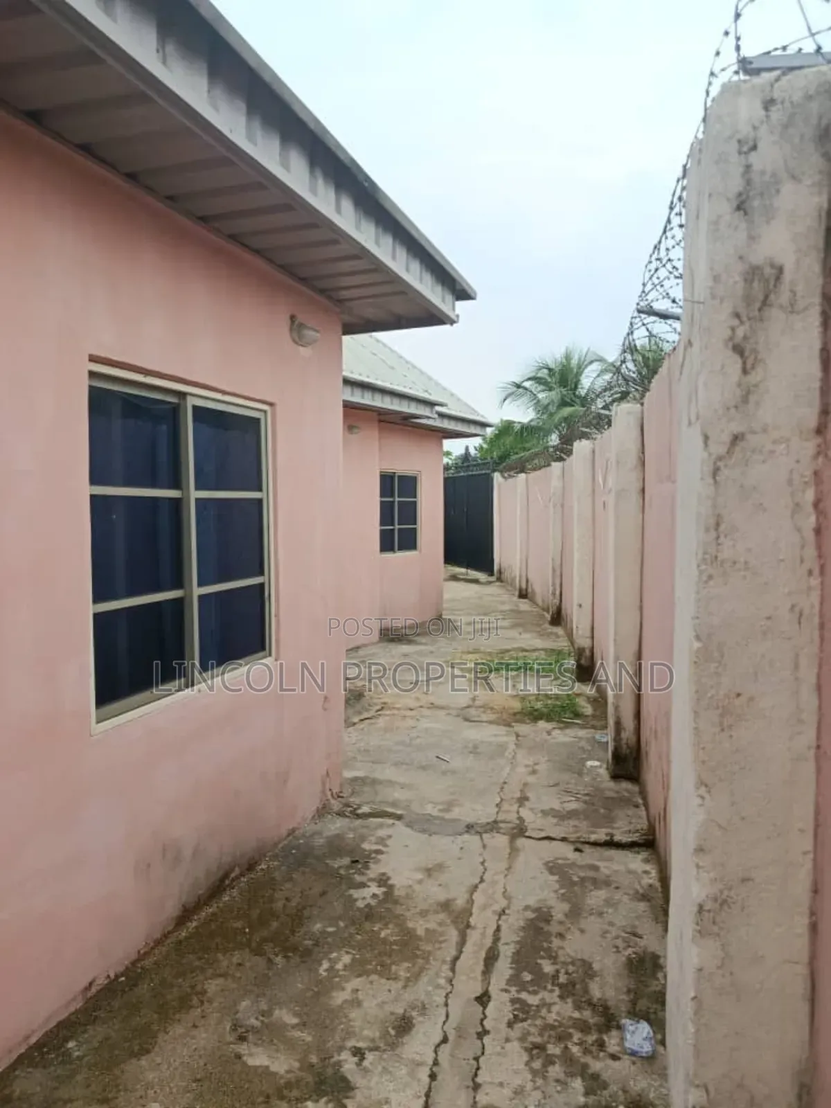 2bdrm Bungalow in Stadium Road, Uyo for sale in Uyo