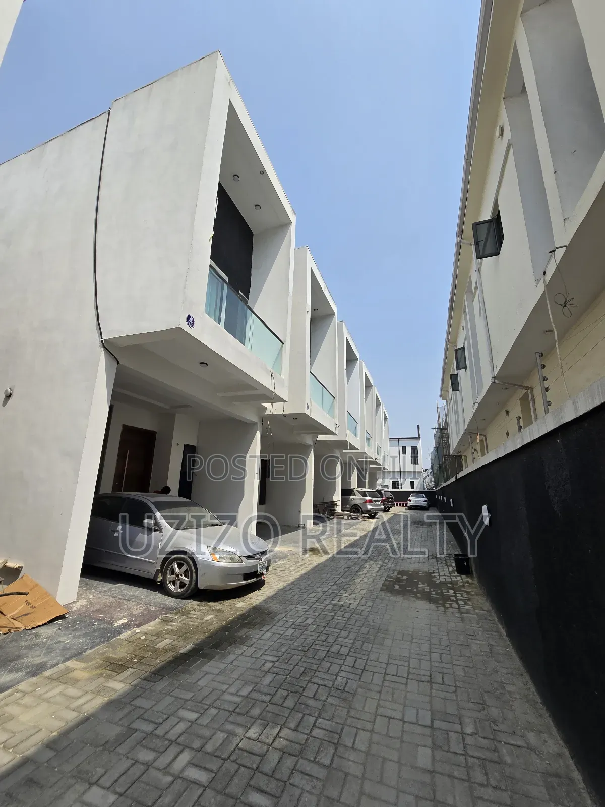 4bdrm Townhouse/Terrace in Ikota for Sale in Ikota