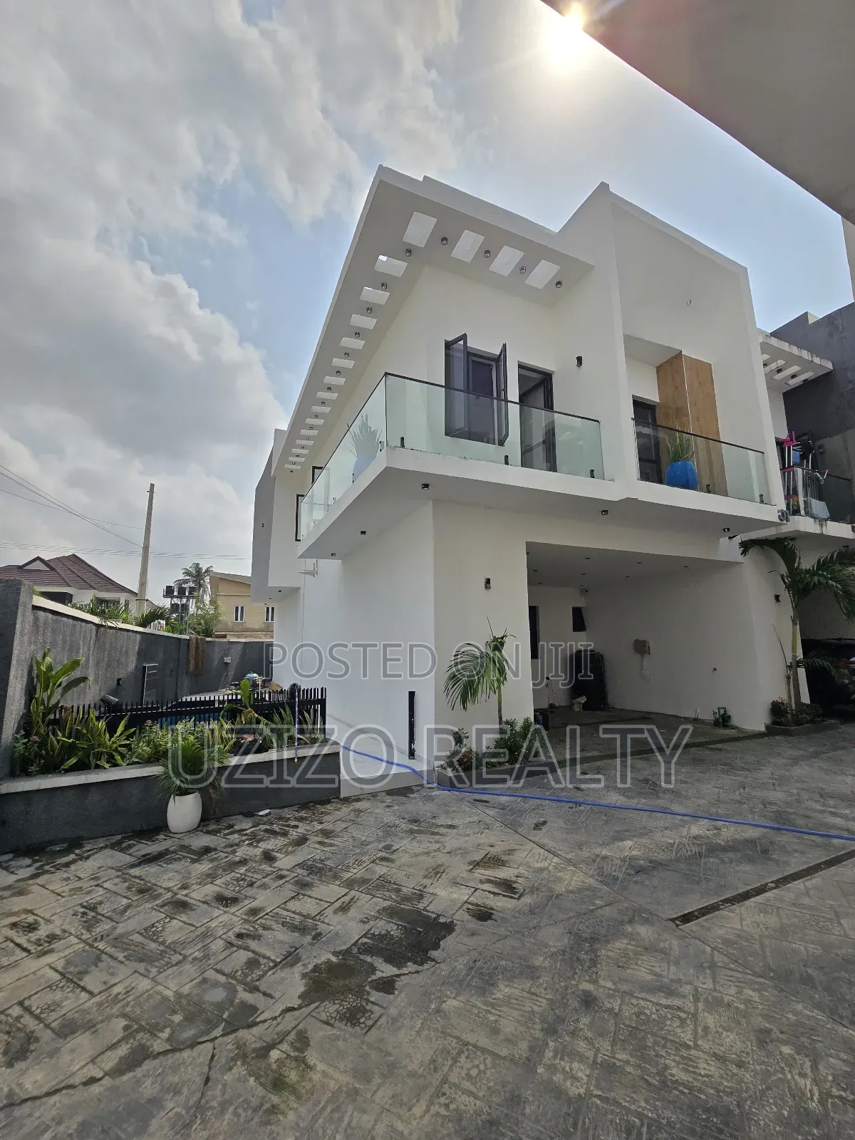 Furnished 4bdrm Townhouse/Terrace in Orchid Road, Lafiaji for Sale in Lafiaji