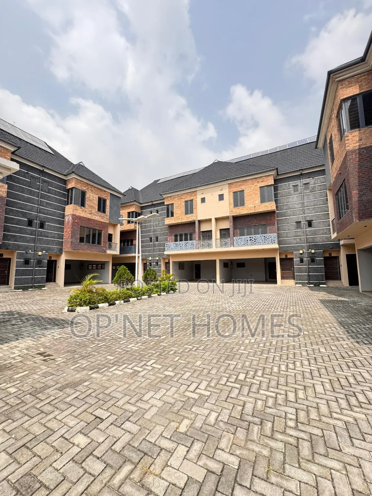 4bdrm Duplex in Lekki Expressway for sale in Lekki Expressway