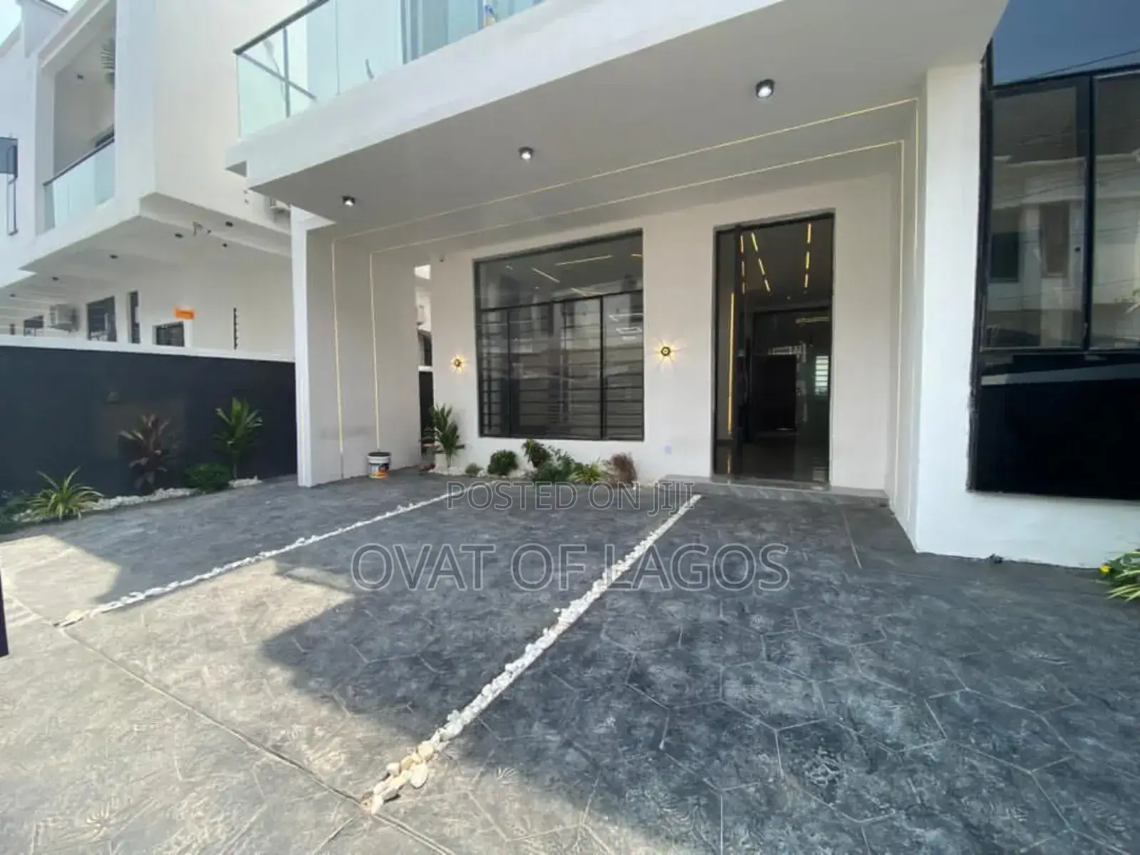 4bdrm Duplex in Ikota for sale in Ikota