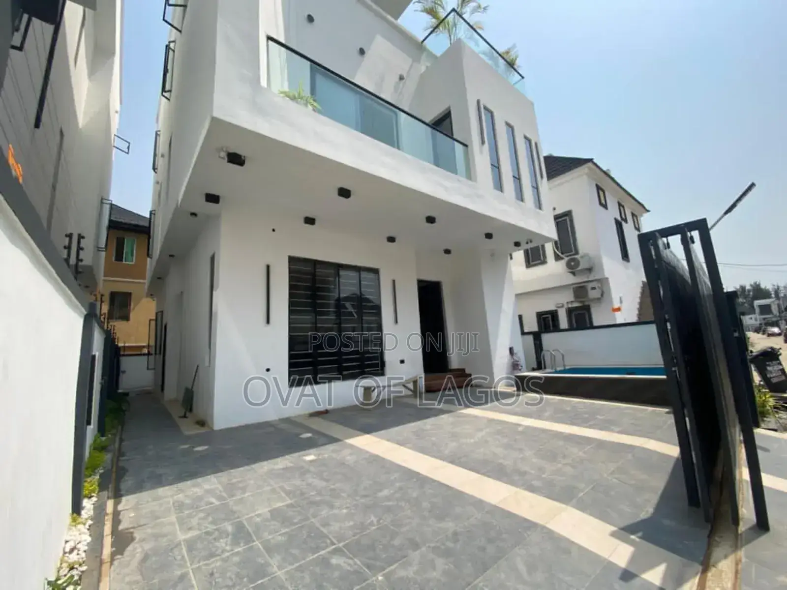 5bdrm Duplex in Ikota for sale in Ikota