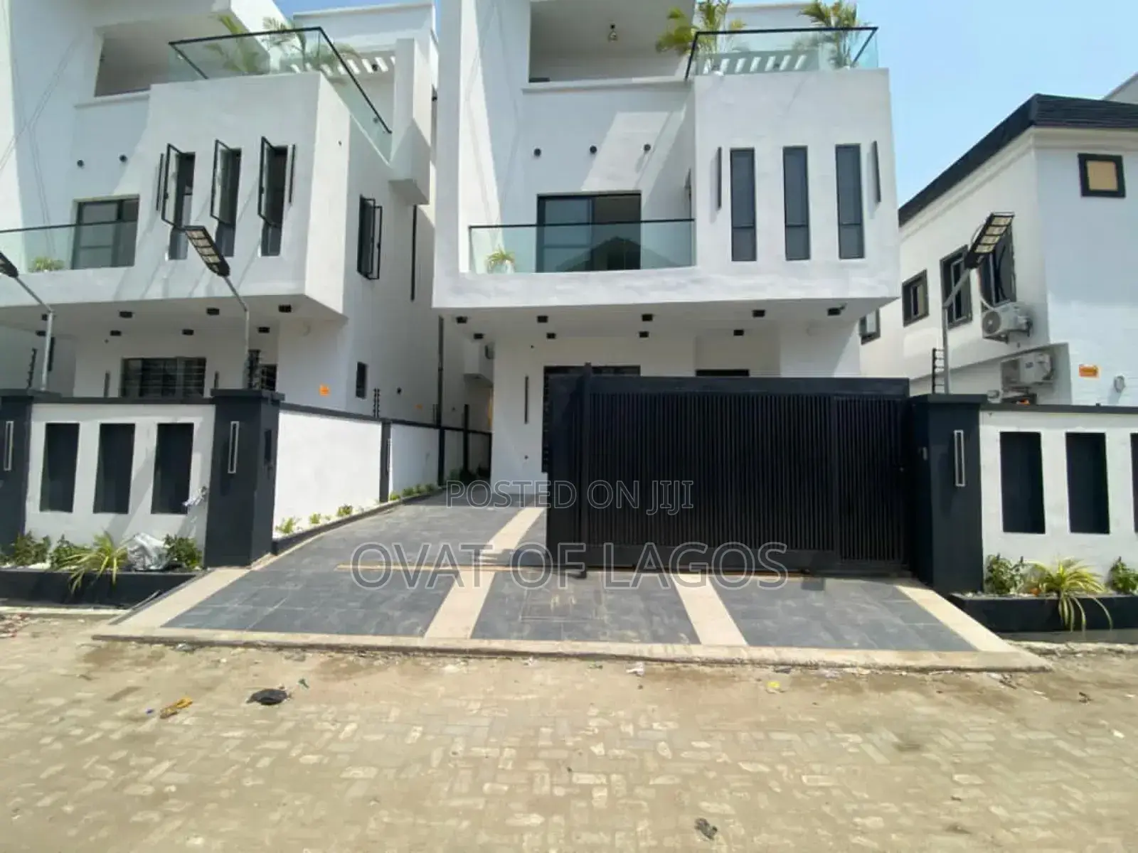 5bdrm Duplex in Ikota for sale in Ikota