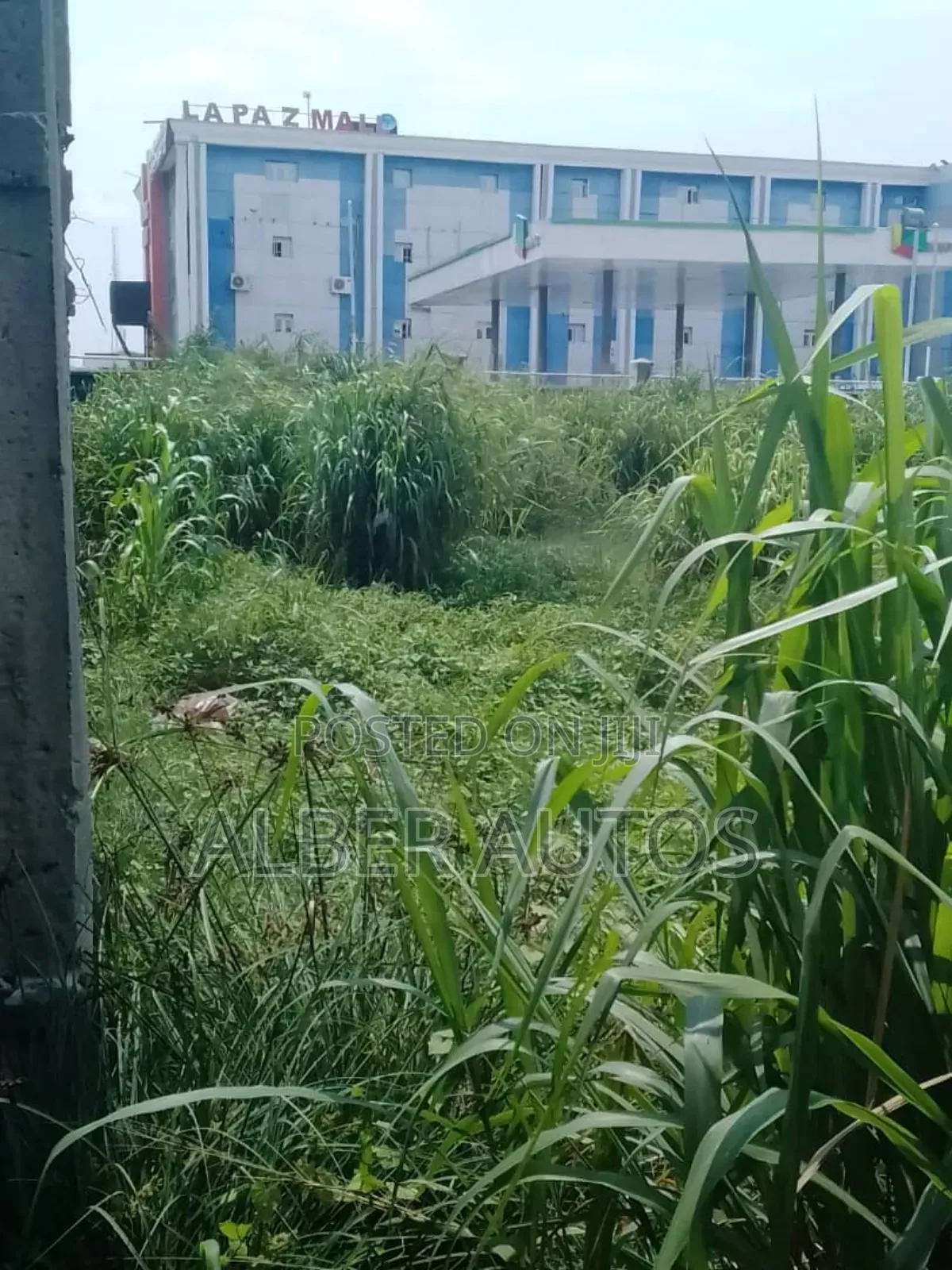 Distress Sale of 3 Plots of Land Facing Lekki-Epe Expressway in Lekki