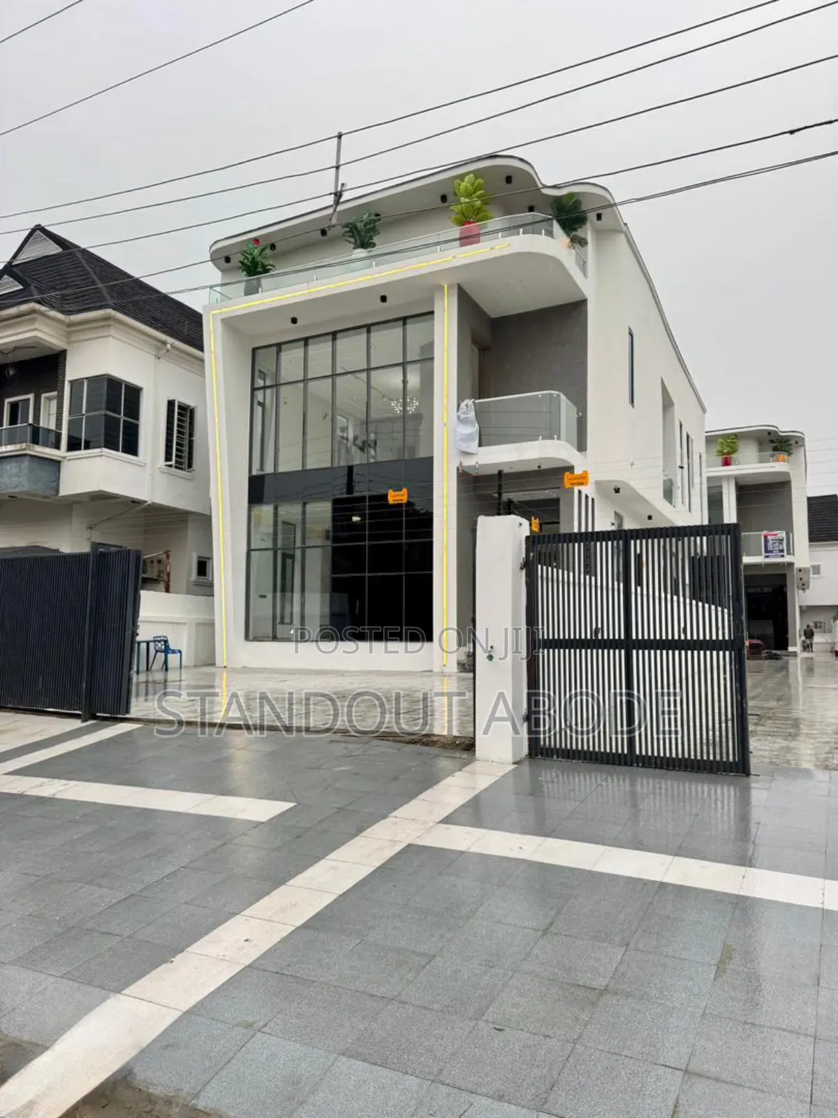 5bdrm Duplex in Inside An Estate, Chevron for sale in Chevron