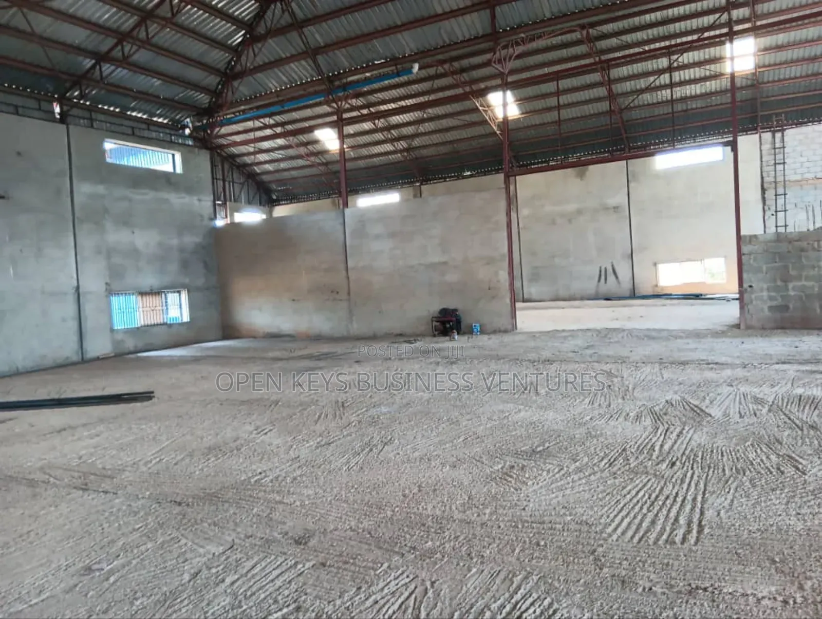 Warehouse Close to Oriental Company on Lagos-Ibadan in CHallenge / Ibadan