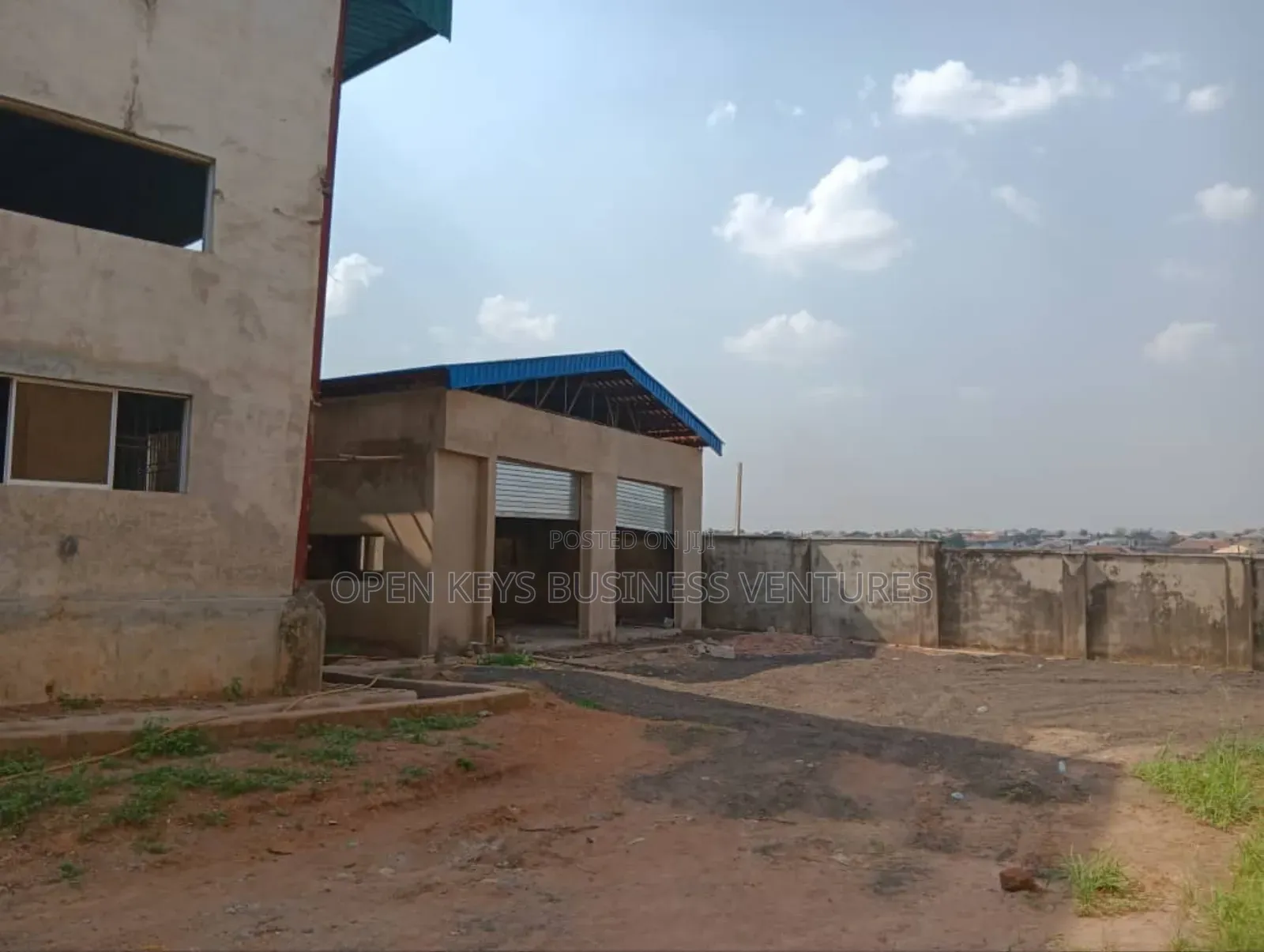 Warehouse Close to Oriental Company on Lagos-Ibadan in CHallenge / Ibadan
