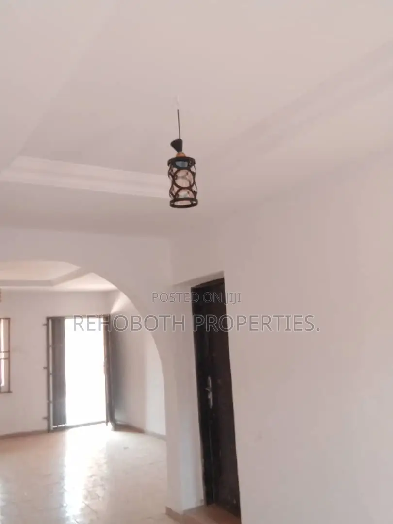 3bdrm Apartment in Bee Shop, Akala Express for rent in Akala Express