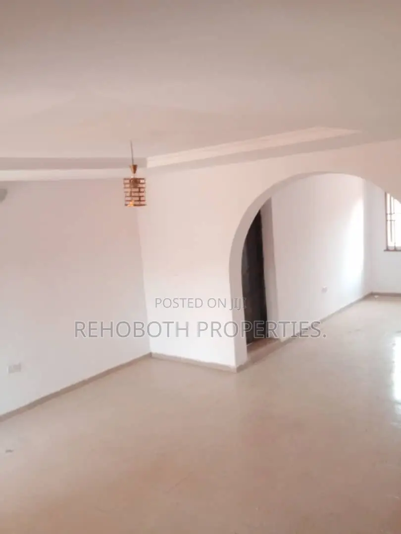 3bdrm Apartment in Bee Shop, Akala Express for rent in Akala Express