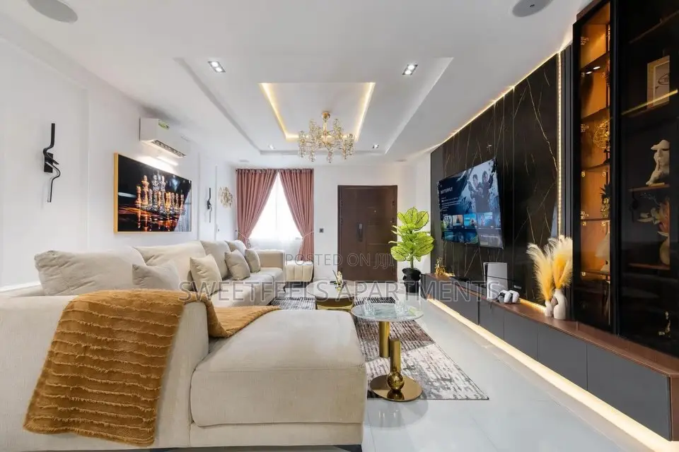 Lux 2 Bedroom Maisonette With Ps5 in Lekki Phase 1
